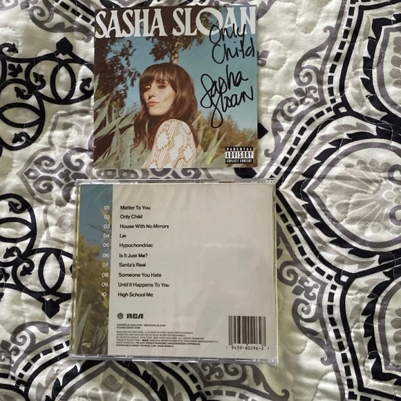 Sasha Sloan Only Child signed CD - Picture 2 of 2